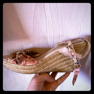 Floral wedges pink